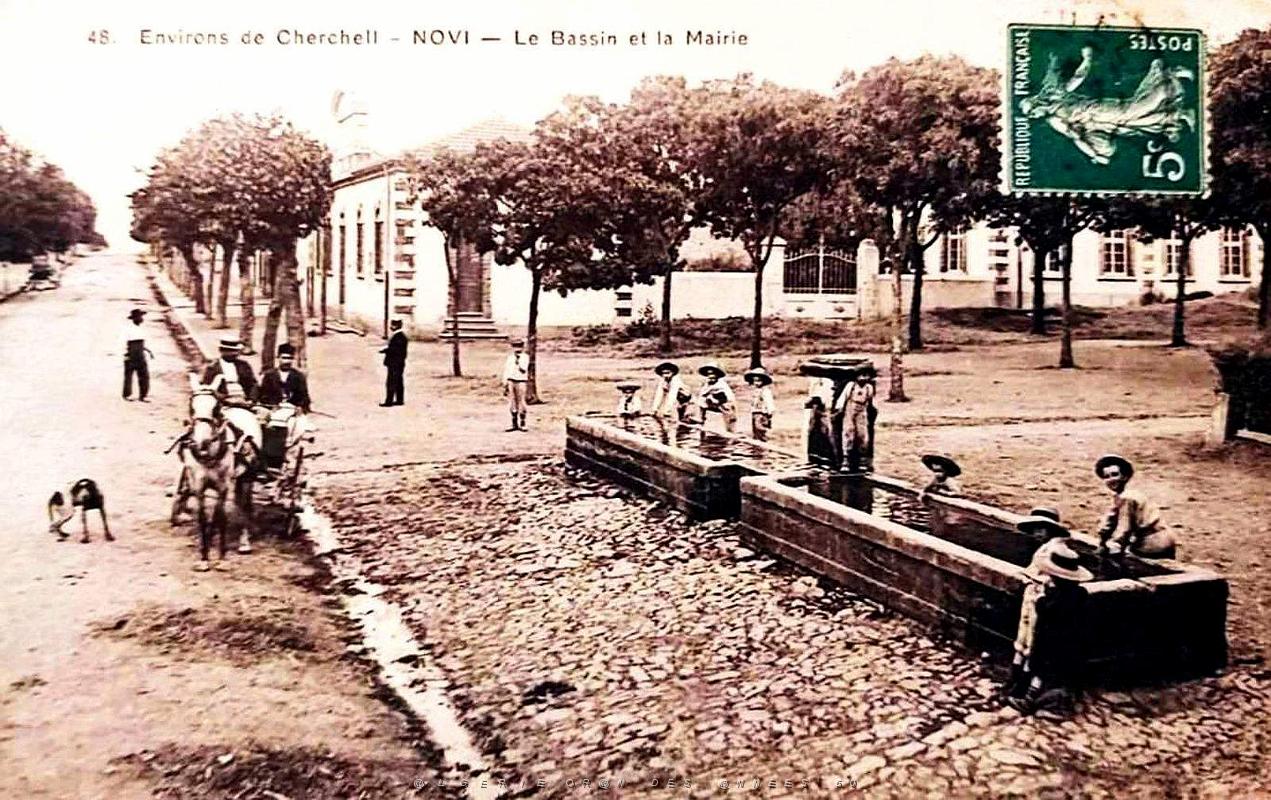 982- Novi - Le Bassin et la Mairie.jpg